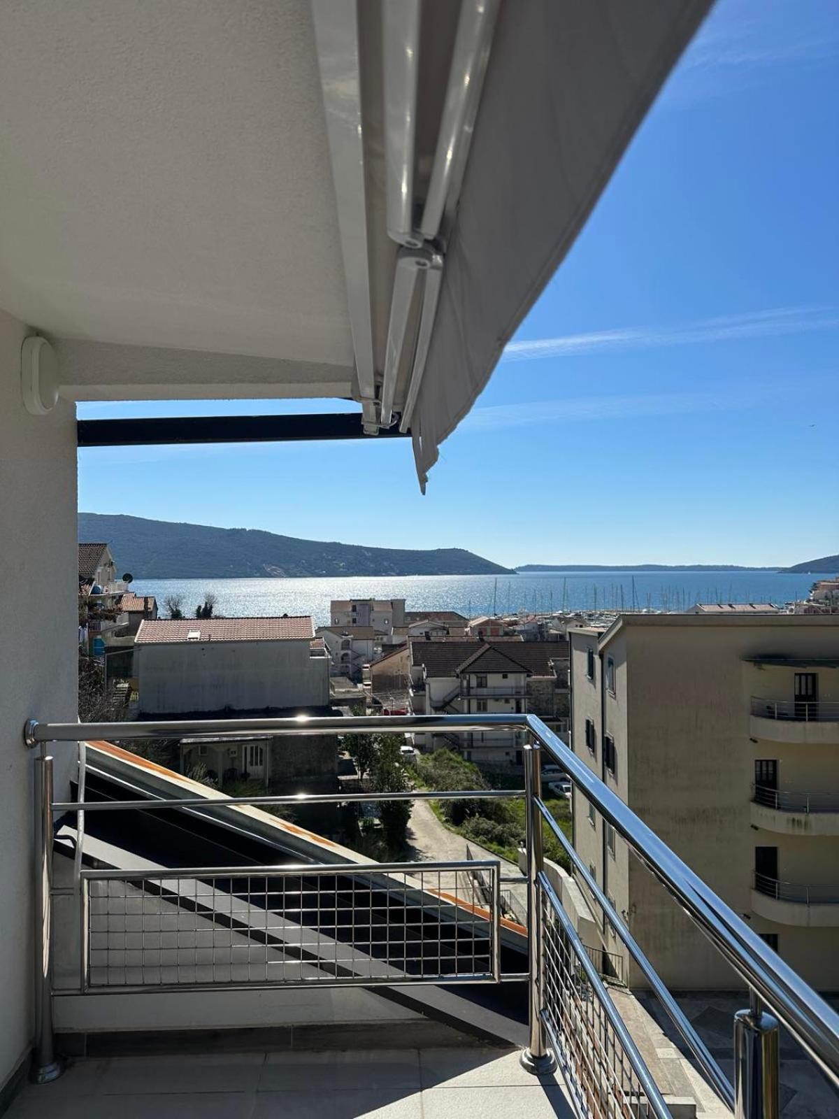 Sea View *